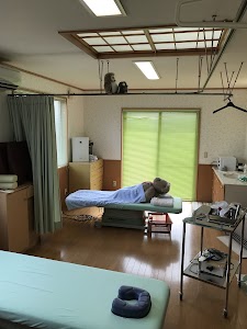 つきのき治療院